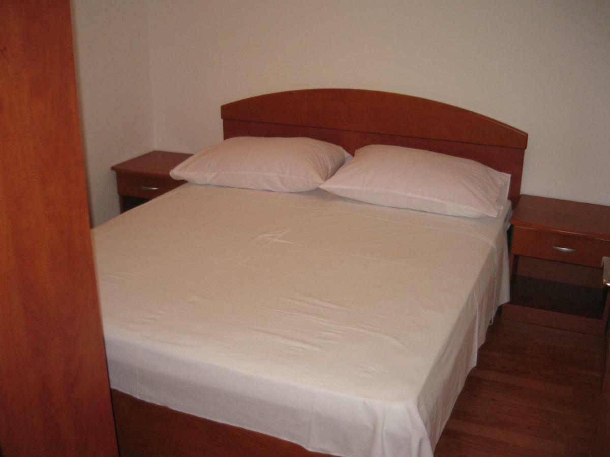 Apollo Apartment Split