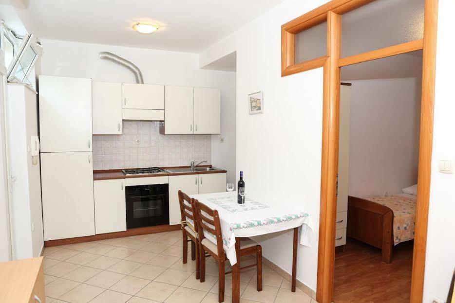 Apollo Apartment *